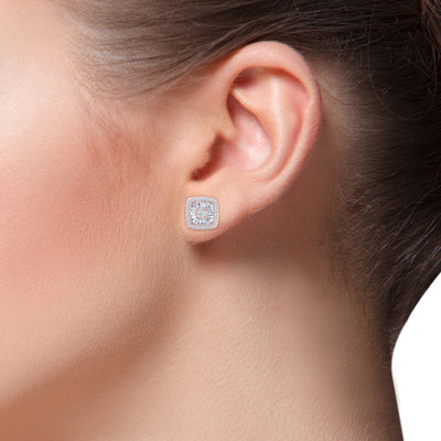 Square halo earrings in rose gold with white diamonds of 0.60 ct in weight