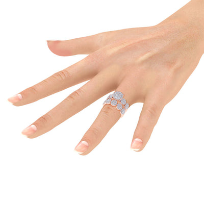 Bridal ring set in white gold with white diamonds of 2.29 ct in weight