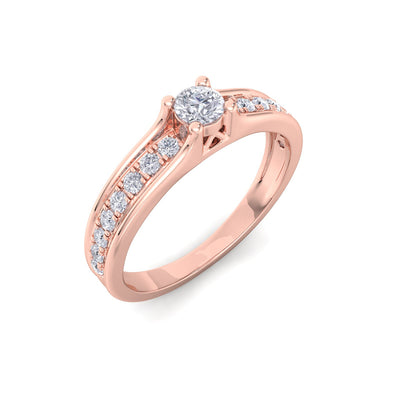 Petite solitaire engagement ring in yellow gold with white diamonds of 0.30 ct in weight