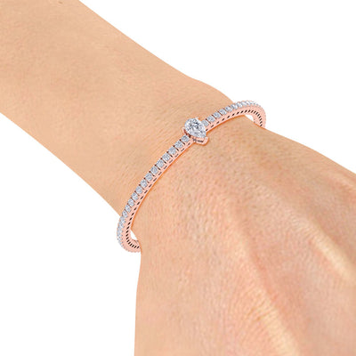 Tennis bracelet with a pear cut center stone in white gold with white diamonds of 2.15 ct in weight