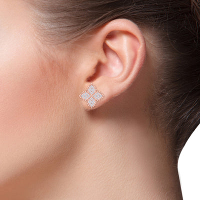 Stud earrings in rose gold with white diamonds of 0.38 ct in weight