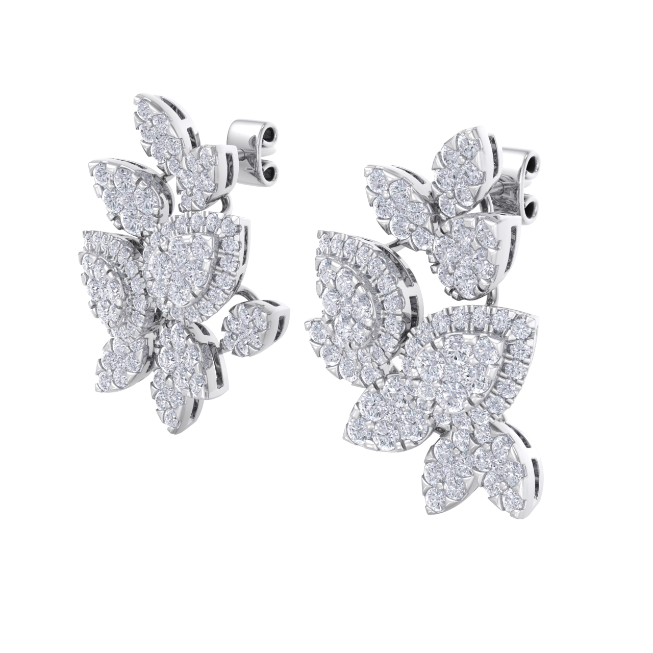 Flower shaped stud earrings in rose gold with white diamonds of 3.11 ct in weight