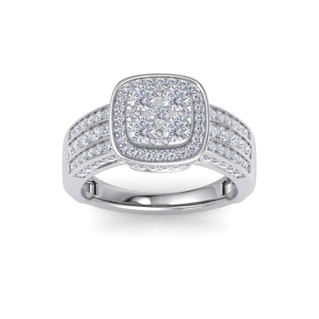 Square halo ring in white gold with white diamonds of 1.63 ct in weight