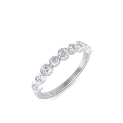 Wedding band in white gold with white diamonds of 0.25 ct in weight