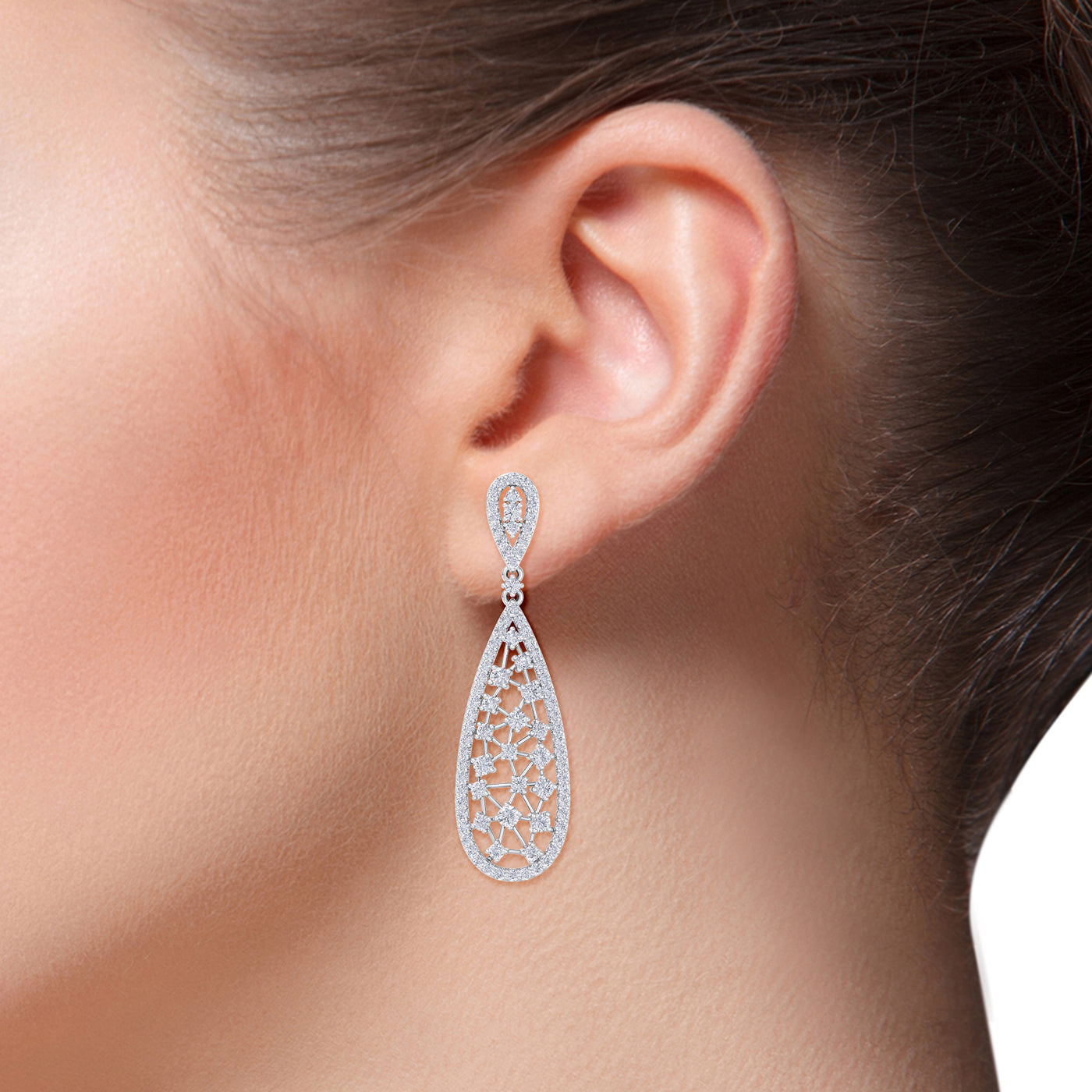 Chandelier earrings in yellow gold with white diamonds of 3.04 ct in weight