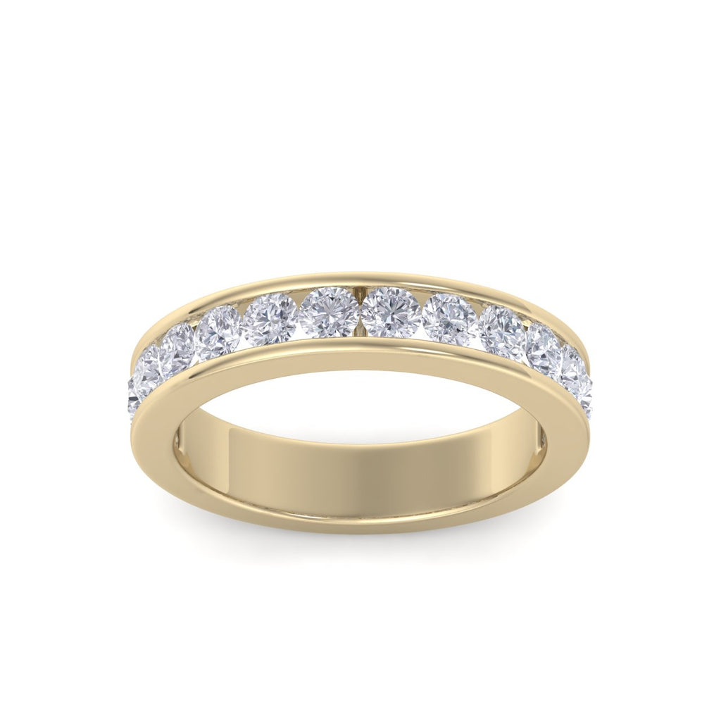 Classic Wedding band in yellow gold with white diamonds of 1.01 ct in weight
