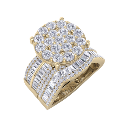 Beautiful Diamond ring in yellow gold with white diamonds of 2.74 ct in weight