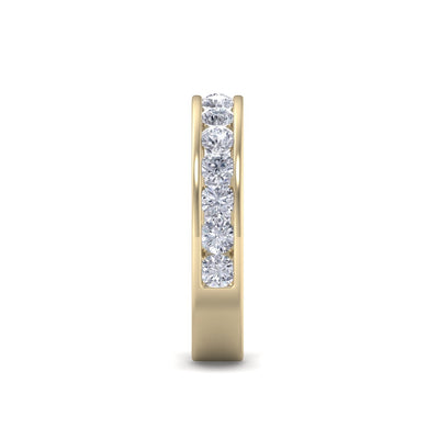 Classic Wedding band in yellow gold with white diamonds of 1.01 ct in weight