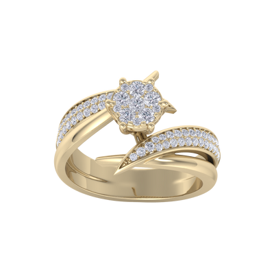 Cluster solitaire ring in yellow gold with white diamonds of 0.57 ct in weight