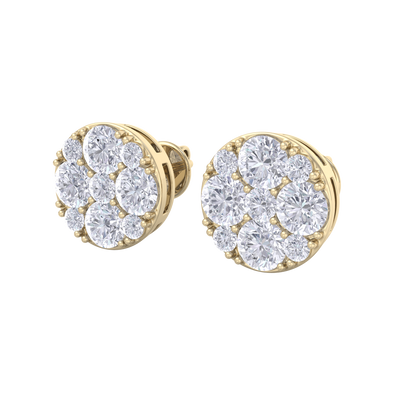 Round stud earrings in yellow gold with white diamonds of 2.45 ct in weight