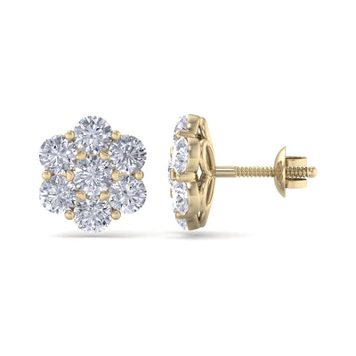 Stud earrings in white gold with white diamonds of 2.79 ct in weight