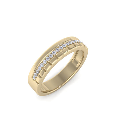 Wedding band in yellow gold with white diamonds of 0.10 ct in weight