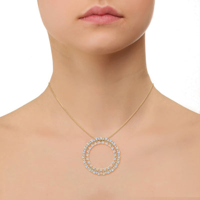 Circle pendant in white gold with white diamonds of 3.28 ct in weight