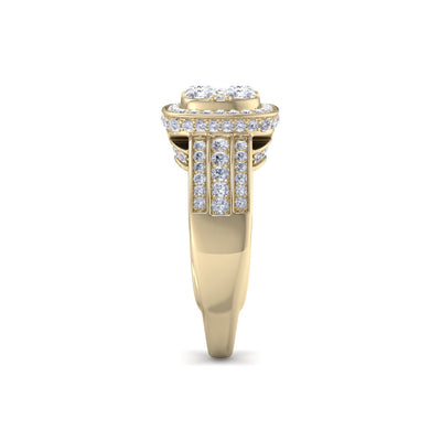 Square halo ring in white gold with white diamonds of 1.63 ct in weight