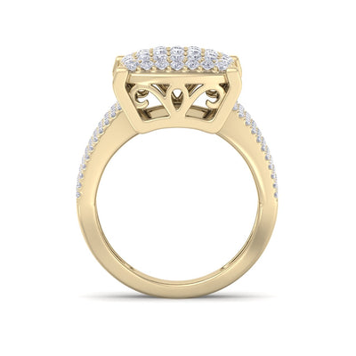 Square cluster ring in rose gold with white diamonds of 1.36 ct in weight